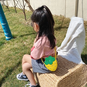 Cute yellow strawberry crossbody bag for kids with sparkling rhinestones and green leaf lid