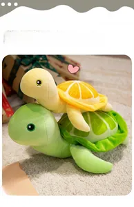Gros plan des peluches tortue citron et lime montrant le motif de tranche de fruit