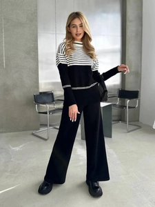 Ensemble en tricot pour femme avec pull rayé noir et blanc et pantalon large noir chic
