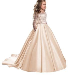 Robe de demoiselle d'honneur élégante en dentelle champagne avec manches et sequins