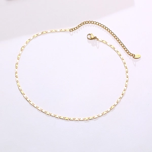 Détail du collier en acier inoxydable plaqué or 18 carats avec étiquette de qualité K18