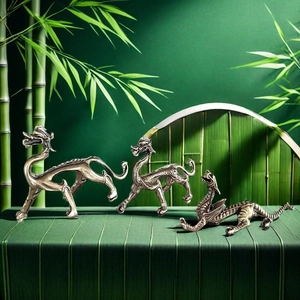 Ensemble de trois sculptures de dragon en or antique pour encens et décoration
