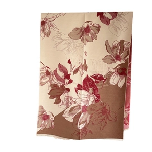 Elegant cashmere-feel scarf with magnolia floral print in red and beige tones