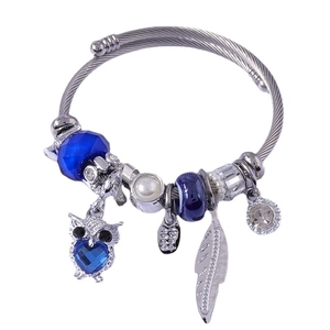 Silberner gedrehter Armreif mit Eulenanhänger, Blatt und blauen Kristallperlen für Damen