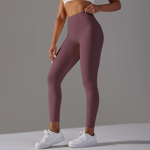 Vue latérale détaillée d'un legging de yoga taille haute sans couture effet push-up