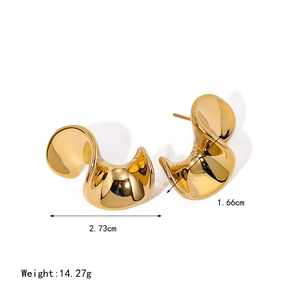 Golden 18k stainless steel spiral S-shape earrings with size and weight dimensions