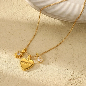 Collier doré maman avec pendentif cœur, breloque soleil et zircon sur pierre