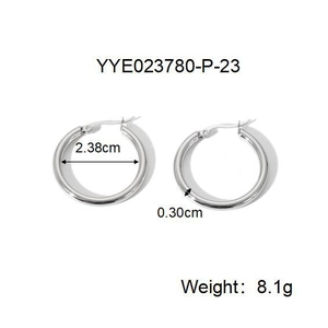 Détail des créoles en acier inoxydable argenté de 23,8mm avec indications des dimensions