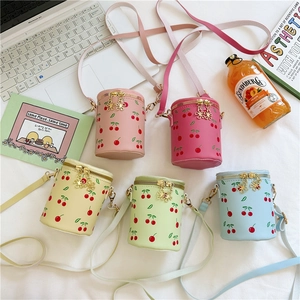 Sacs seau enfant avec imprimé cerise en couleurs pastel et fermetures éclair florales