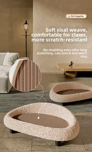 Dettaglio del letto in sisal per gatti con superficie tessuta resistente e bordo in pile morbido