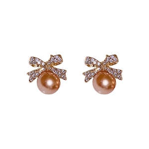 Boucles d'oreilles nœud doré élégantes avec strass brillants et perles champagne