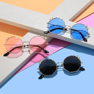 Lunettes De Soleil Enfant Monture Métal Nœud Polygone Bord Festonné Mode Protection Solaire Pour Garçons Filles
