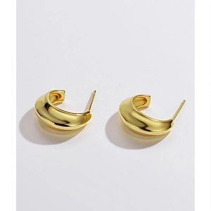 Pair of gold minimalist chunky C-shape hoop earrings in polished S925 sterling silver
