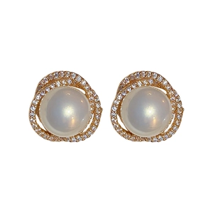 Elegant gold vintage stud earrings featuring white pearls wrapped in sparkling zircon crystals