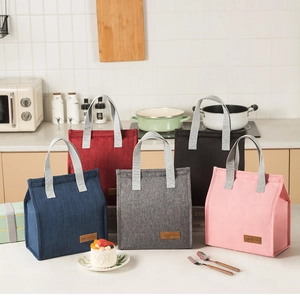 Vertical insulated lunch bags in five colors with Tasty Food leather labels