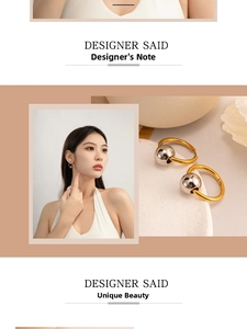 Détail de boucles d'oreilles bicolores minimalistes en acier avec anneau doré et perle