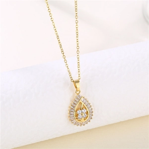 Collana placcata oro 18K con ciondolo a goccia e zirconi brillanti incastonati
