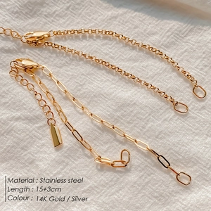 Detail von verstellbaren Büroklammer-Armbändern aus Edelstahl in 14K Gold und Silber