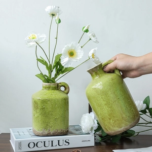 Europäische Vintage Keramikvase in Grasgrün mit Craquelé-Glasur und Griffen für Deko
