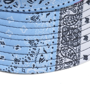 Chapeau bob bleu avec imprimé paisley, coutures de qualité et tissu en toile durable