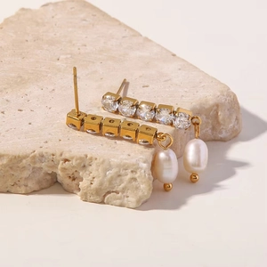 Boucles d'oreilles pendantes plaquées or 18 carats avec zircon et perles d'eau douce