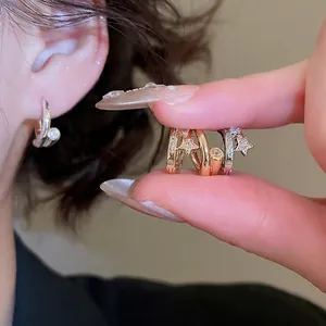 Élégantes boucles d'oreilles étoile plaquées or 18 carats avec zircon brillant