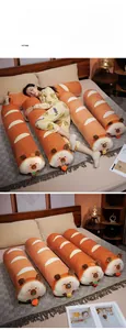 Coussin traversin capybara en peluche douce avec visage animal et petits pendentifs