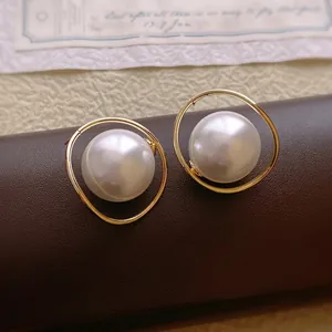 French retro gold-plated pearl earrings with irregular circular frames in warm tones