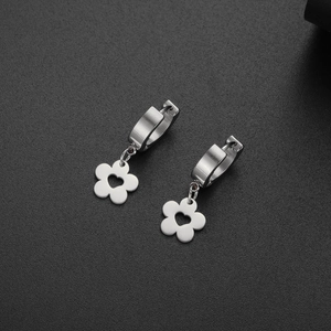 Detailed top view of silver 304 stainless steel hoop earrings with heart-flower pendants