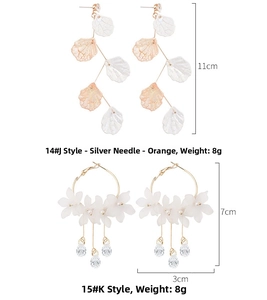 Détail des boucles d'oreilles fleuries avec dimensions et aiguilles en argent pur