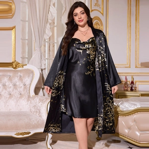 Ensemble nuisette et peignoir deux pièces en satin noir avec motifs floraux dorés