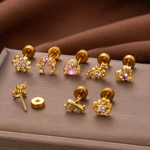 Lot de boucles d'oreilles en acier inoxydable doré avec lune, cœur et couronne