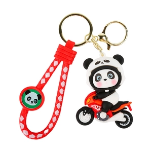 Portachiavi panda su moto rossa con cinturino intrecciato e gancio dorato