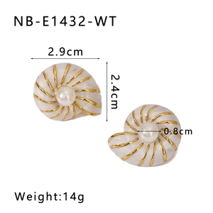 Detail shot of sea shell earrings with white marble texture and pearl inlay dimensions