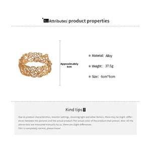 Vue détaillée du bracelet jonc en alliage doré ajouré papillon de 6cm avec poids de 37,5g