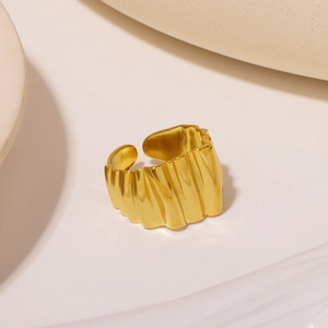 Minimalist wavy pleated open ring in 18K gold plated stainless steel for women