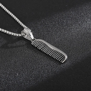 Pendentif peigne argenté poli sur chaîne gourmette en acier inoxydable pour hommes