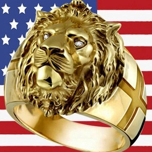 Men's gold-plated lion head ring with sparkling eyes set against a flag background