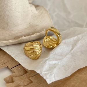 925 sterling silver gold-plated earrings with minimalist shell texture in natural setting