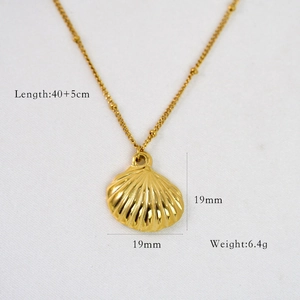 Detail of 14k gold shell necklace with technical measurements 19mm and 40cm chain length