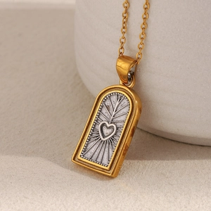 Collier tarot avec pendentif coeur et lune en acier inoxydable plaqué or 18 carats