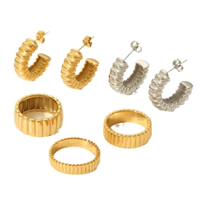18K gold and silver stainless steel ribbed jewelry set with rings and earrings