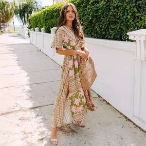Boho summer maxi dress with pink floral print, V-neck and batwing sleeves for women