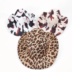 Lot de chapeaux de cowboy western avec motifs léopard et vache sur fond blanc