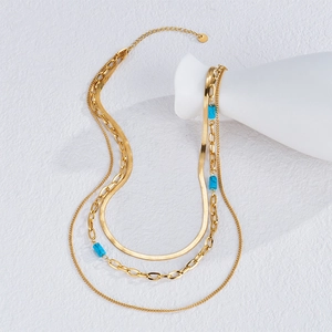 Collana vintage a tre strati in titanio dorato con catena piatta a serpente e perline