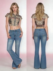 Front and back view of retro low-waist flare jeans and vintage floral crop shirt