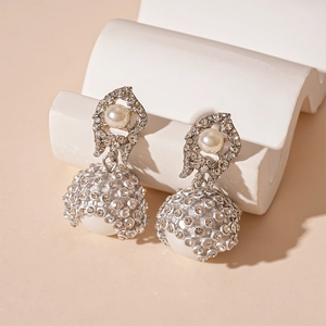 Elegant silver mesh earrings with white pearls and sparkling rhinestones for women