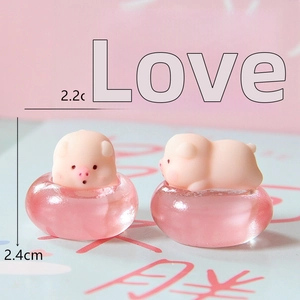 Detailed view of two cute mini resin pig ornaments with 2.2cm and 2.4cm dimensions.