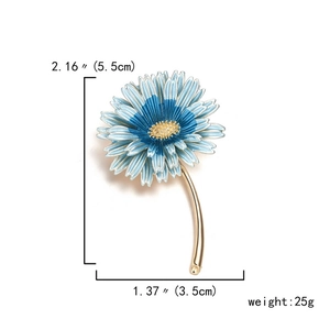 Detailed view of blue daisy flower brooch with dimensions 5.5cm height and 3.5cm width