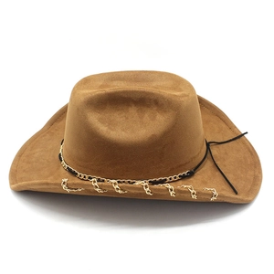 Brauner Wildleder-Cowboyhut mit goldener Metallkette und schwarzer Kordelverzierung